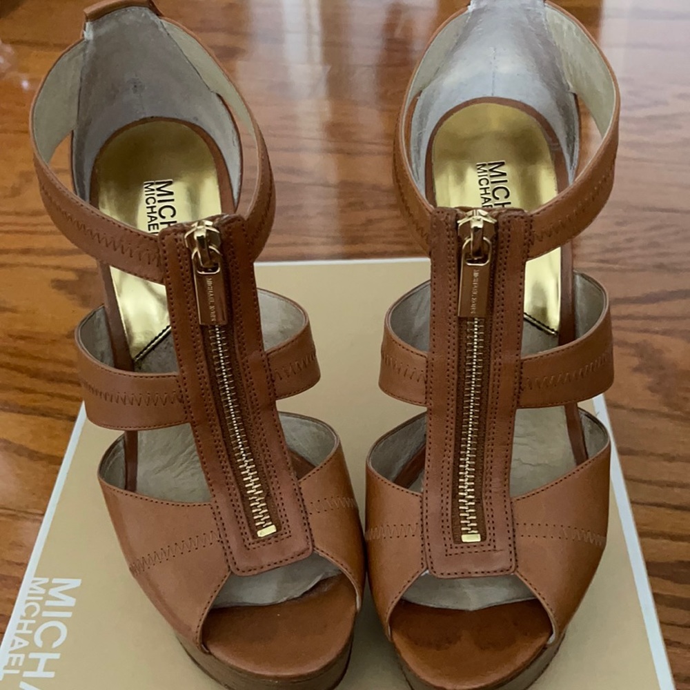 Michael Kors Platform tan heels size 9